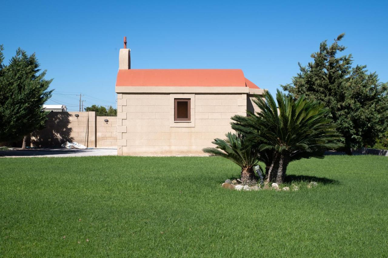 Southrock Villas Lakhania Luaran gambar