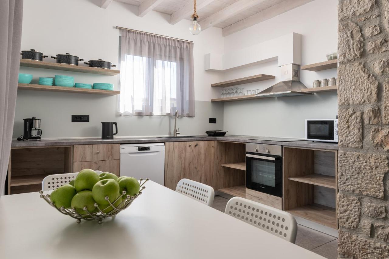 Southrock Villas Lakhania Luaran gambar